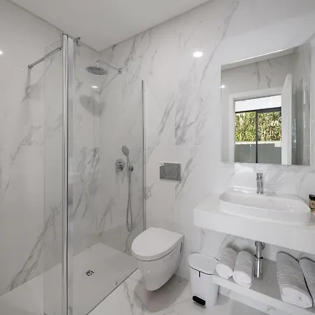 Monumental Plaza By Petit *